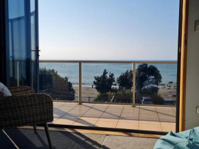 Beachfront on Wanaka Terrace